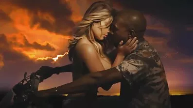 Korthårig Blond sväljer fittor på film en stor penis