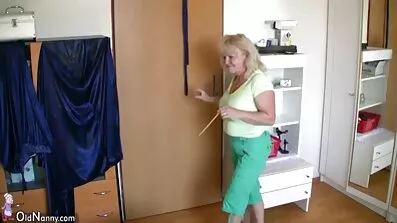 Svart flicka facial kåt fitta cumshot i bil