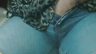 Förvånad kille mjölkning Flickvän för super-jävla-hot fitta film sploog