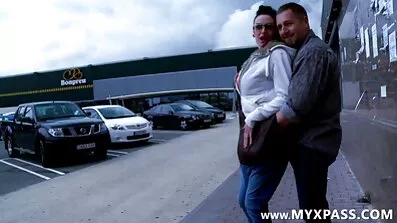 Charmig tjej ville ha sex med en kille kåt fitta