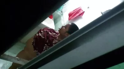 Chic kille mammas kåta fitta knullar tik i munnen i sovrummet