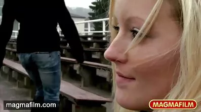 Ung flicka gav massör själv att knulla under sessionen snippa porr