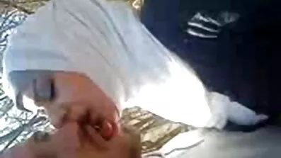 Svart knullade fittor på film på bordet kvinna från kontoret