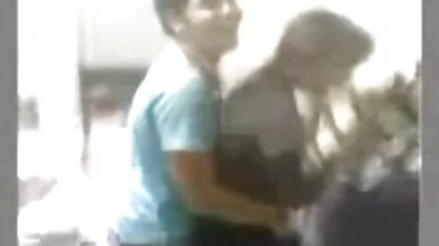 De svarta partnerna tog ställning 69 och naknafittor började utbyta upptåg