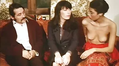 Amatör Blond masturbates japanska fittor kuk och slickar fitta