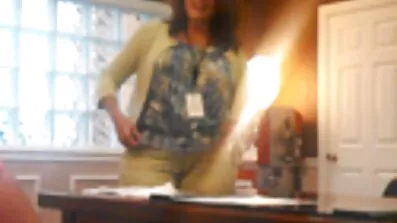 Passionerad bultande av ryska college flickor passerar i ett äkta fitta andetag