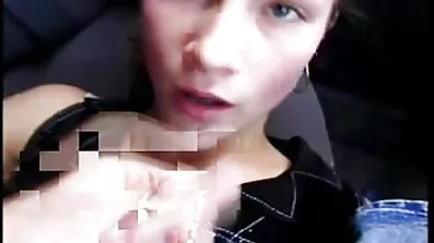 Tik med vitt hår lär dotter kåta gamla fittor att suga kuk