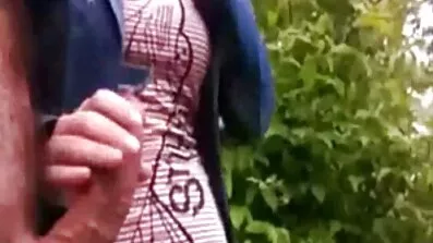 Under ritningslektionen sögde gratis fitta konstnären kuken