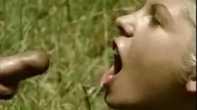 Suger flicka försiktigt dunka partner ' s cock gratis fitta