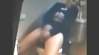 För att inte bli uttråkad hade ungdomar svensk amatör fitta sex på en campingresa
