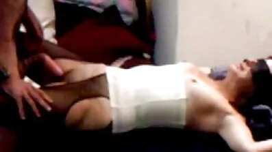 Morsan wanked i badrum med sin son äldre kåta fittor vän