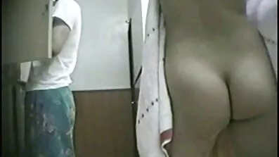 Stoet porrfittor övergav sig på kontoret för att inte bli avfyrade
