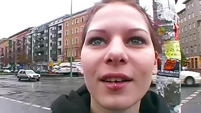 Vacker manlig tjej kåt blöt fitta knullar efter ett datum
