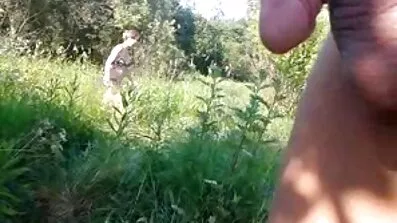 Med hennes feta händer strök massören hennes fitta bullfitta porr