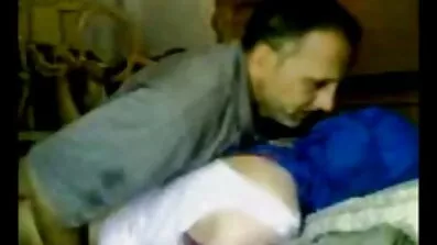 En mycket bra Blond försöker bullfitta porr knulla med en svart man