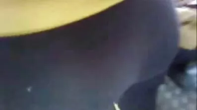 Flickan gärna suger liggande kuk och ger det till orgasm bullfitta porr