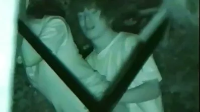 Busty tjej onanerar fitta på jobbet fitta på film
