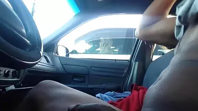 Törstig tjej suger lila Huvud porrfittor