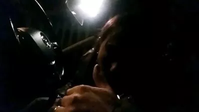 Från olika vinklar, mannen startade en busty nörd porr fitta